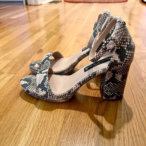 EUC Steve Madden Vino Python Snake Print Leather Block Heel Sandals Shoes Size 8 - Picture 6 of 9